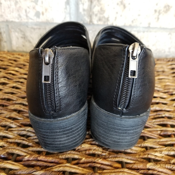 PIERRE DUMAS Black laser cut Strappy Zip Leather Ankle Booties Boots (womens 8) - Picture 5 of 10